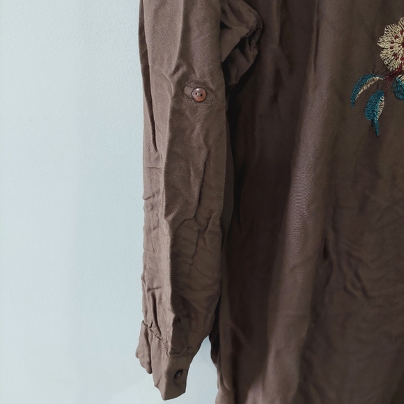 Song of Style Tunic Shirt size 2X Brown with floral embroidered design roll tab - Picture 5 of 10